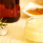 Creme-de-romarin-pour-pieds-secs-et-gerces.jpg