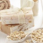 Savon-naturel-a-lavoine-et-au-miel.jpg